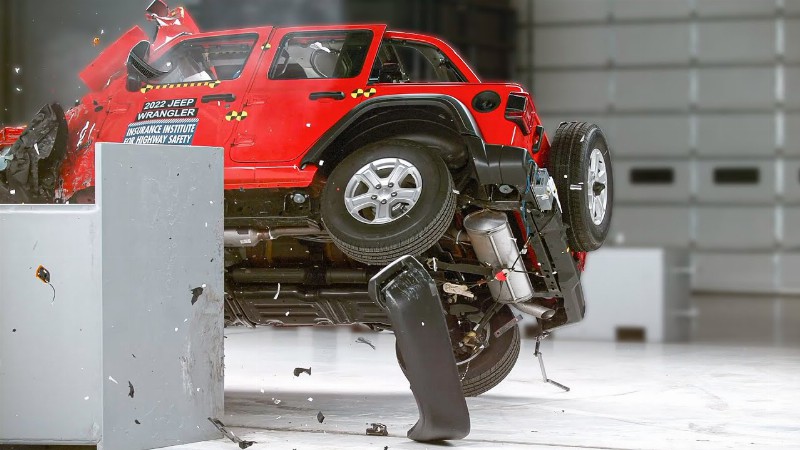 2022 Jeep Wrangler Crash Test Fail (once Again) Roll Over During Small Overlap Crash Test