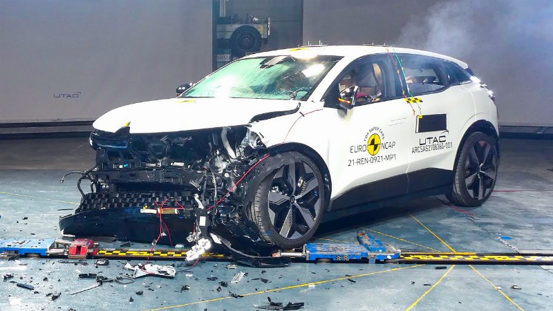 Renault Megane E-tech (2022) Safe Car? : Crash And Safety Test