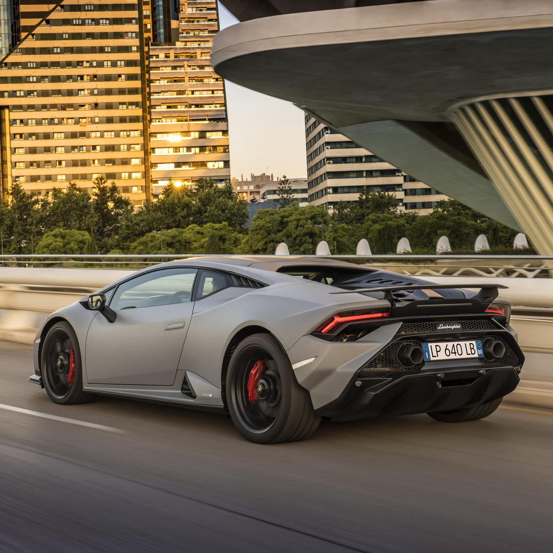 image  1 The versatility and power of Huracán Tecnica knows no bounds
